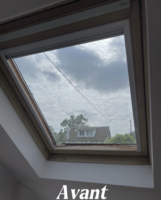 Ancienne fenêtre de toit VELUX avant remplacement à Coignières